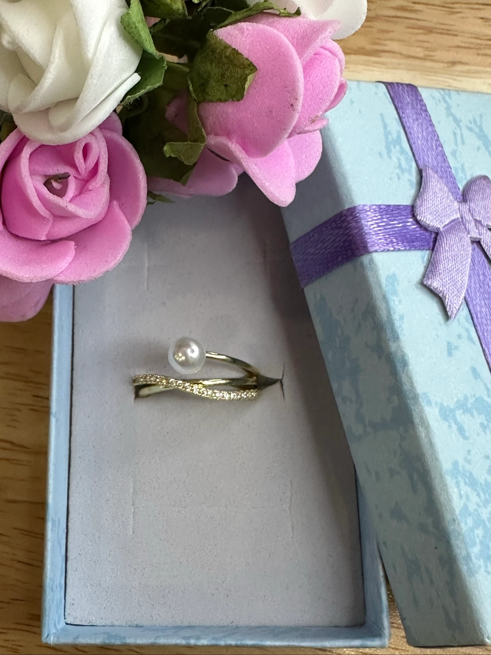Bague ouverte plaquée or avec perle nacrée et strass